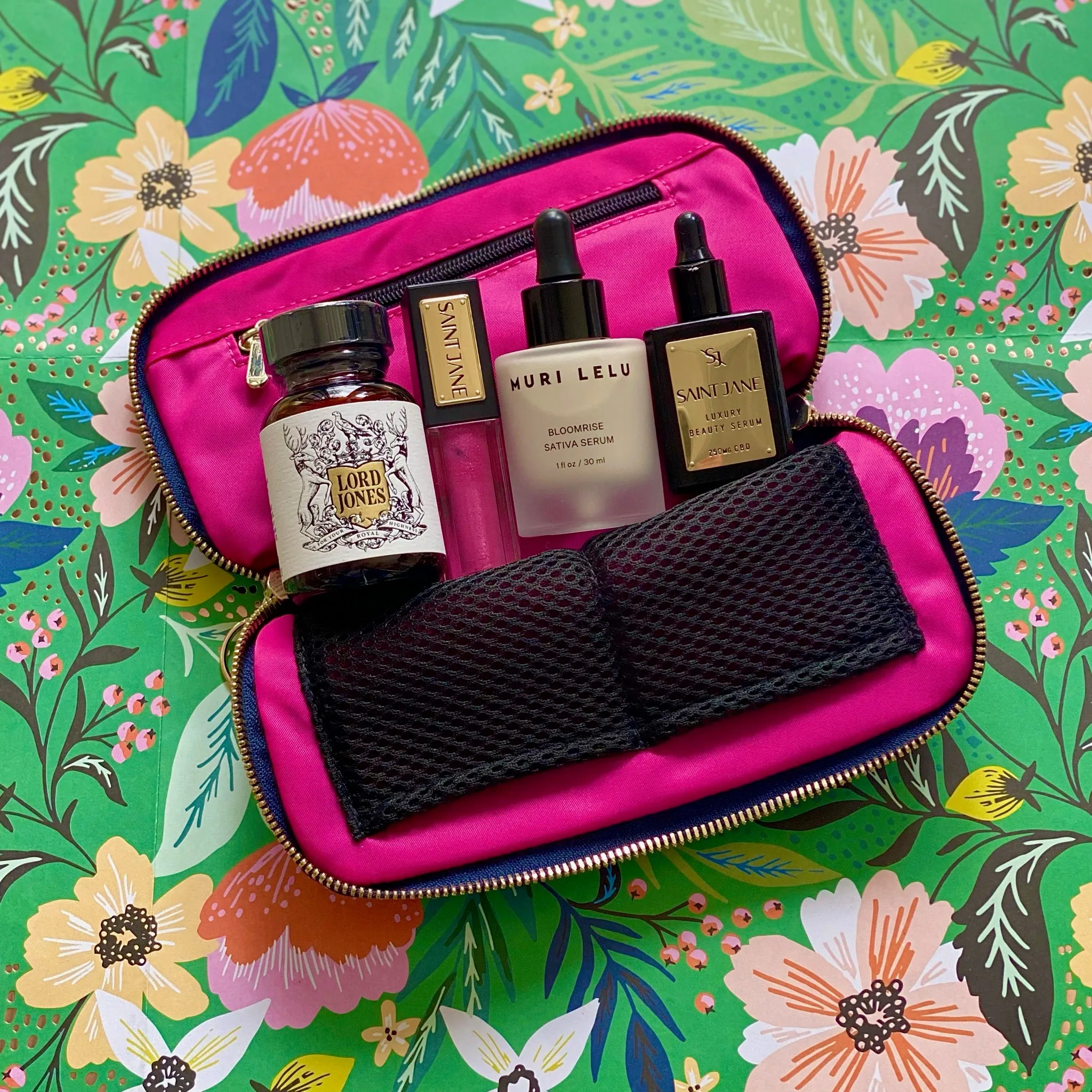 Signature Medium Makeup Bag