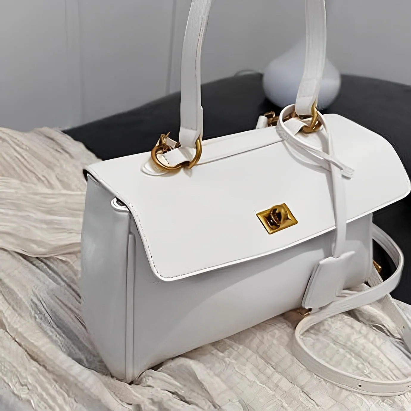 Women's Commuter Handbags Retro Shoulder Bags Adjustable Large Capacity Crossbody Bag Locking Purses