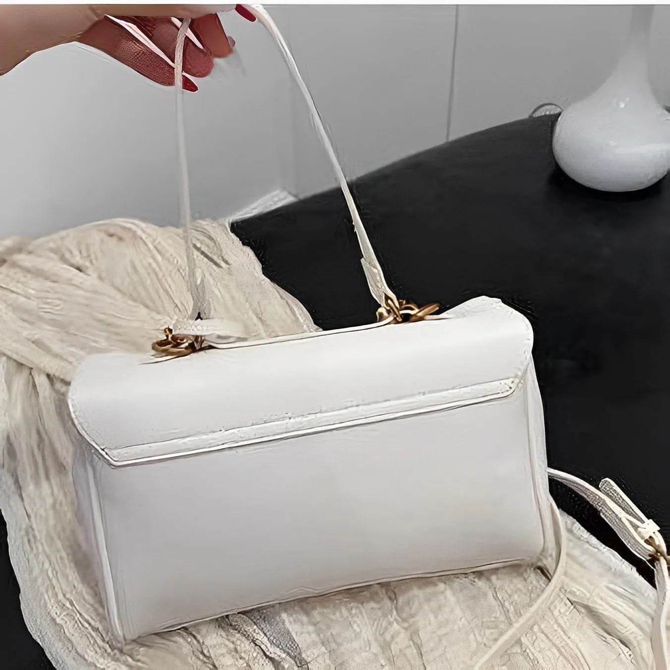 Women's Commuter Handbags Retro Shoulder Bags Adjustable Large Capacity Crossbody Bag Locking Purses